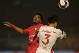 Bóng đá Việt tạm ngưng sau ngày 7-5