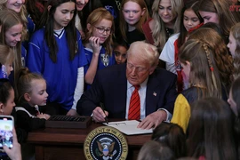 Ông Donald Trump cấm VĐV nam chuyển giới tại Olympic 2028