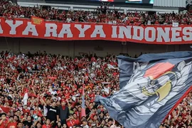 Hành động xấu xí của cổ động viên Indonesia