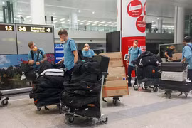 ĐT Australia tới Hà Nội, tuyển Việt Nam tập thả lỏng trên sân Mỹ Đình