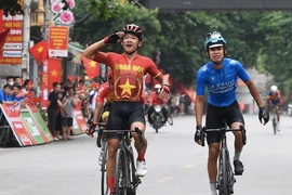 Đua 1 chặng ẵm 4 giải, cua-rơ 19 tuổi lập kỷ lục hiếm có tại Việt Nam