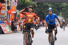 Đua 1 chặng ẵm 4 giải, cua-rơ 19 tuổi lập kỷ lục hiếm có tại Việt Nam