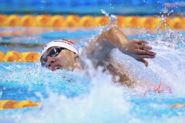 Cán đích thứ 28/31, Huy Hoàng thua chính mình ở đường bơi 800m