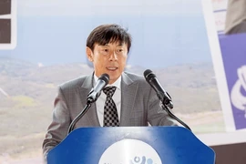 Giống thầy Park, HLV Shin Tae-yong được vinh danh tại quê nhà