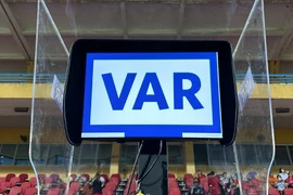 Vì sao VAR chưa thể 'phủ sóng' 100% ở V-League?