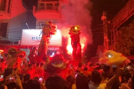 Trung thu sớm rộn ràng trên quê hương "Hai đứa trẻ"