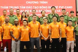 Cụm thi đua số 1 Bộ Công an thăm, động viên CLB Công an Hà Nội