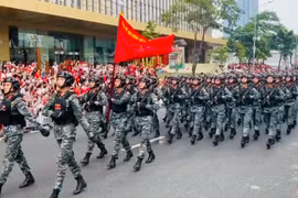 Quân và dân hòa ca rộn vang phố phường Thủ đô