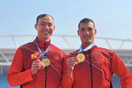 Thầy trò cùng tranh tài, chia nhau huy chương Vàng