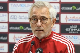 HLV Marwijk cảnh báo học trò trước trận quyết đấu tuyển Việt Nam