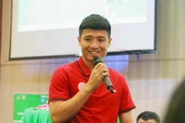 Bùi Tiến Dũng truyền 'lửa' đam mê cho đàn em