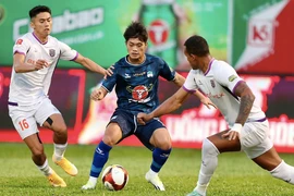 HAGL 10 trận chưa thắng, Nam Định FC thiết lập loạt kỷ lục