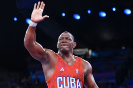 Võ sỹ Cuba bật khóc, chia tay 16 năm vô đối ở Olympic