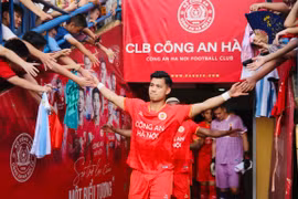 Khoảnh khắc đẹp ngày Công an Hà Nội đăng quang V-League