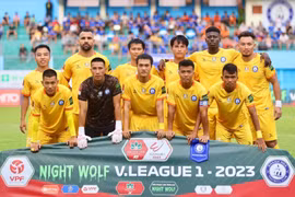 CLB Khánh Hoà nợ lương cầu thủ, cả V-League lại nín thở