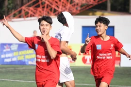 Chơi hơn người, THPT Phan Huy Chú chật vật giành vé chung kết