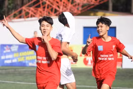 Chơi hơn người, THPT Phan Huy Chú chật vật giành vé chung kết