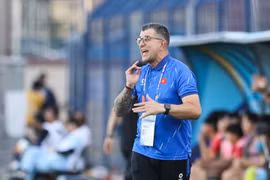 HLV Roland: "Tôi nói học trò hãy ngẩng cao đầu, hành trình mới chỉ bắt đầu"