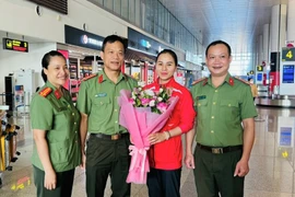 Xạ thủ Trịnh Thu Vinh được chào đón khi về nước