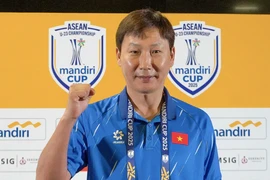 Việt Nam lại "đụng" Indonesia, chờ tài HLV Kim Sang-sik