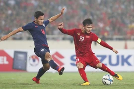 Bóng đá Thái Lan gánh áp lực "phải thắng Việt Nam"