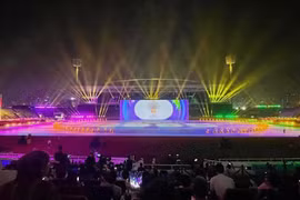 Nghệ thuật ánh sáng kết hợp pháo hoa rực rỡ tại lễ khai mạc SEA Games 31
