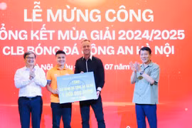 CLB Công an Hà Nội tưng bừng mừng công mùa giải 2024/25
