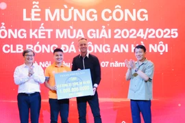CLB Công an Hà Nội tưng bừng mừng công mùa giải 2024/25