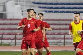 Tiền vệ Hùng Dũng: "Mọi tuyển thủ đều phải cố gắng, vì không ai chắc suất cả"