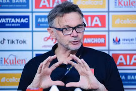 Tuyên bố nắm quyền tự quyết, HLV Troussier kêu gọi khán giả ủng hộ Việt Nam quyết đấu Indonesia