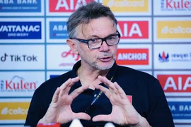 Tuyên bố nắm quyền tự quyết, HLV Troussier kêu gọi khán giả ủng hộ Việt Nam quyết đấu Indonesia