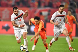 ĐT Trung Quốc "làm nóng" trước khi đấu tuyển Việt Nam