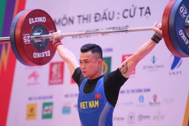 Lực sỹ Lại Gia Thành phá kỷ lục SEA Games của chính mình