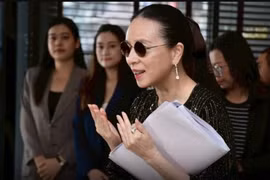 Madam Pang hứa không từ chức