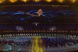 Màn thắp đuốc trên không khai màn SEA Games 32