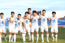 Nam Định vô địch với 53 điểm, Bình Định vượt Hà Nội giành á quân