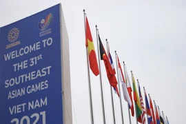 Cờ đỏ sao vàng tung bay giữa 'trái tim' SEA Games 31