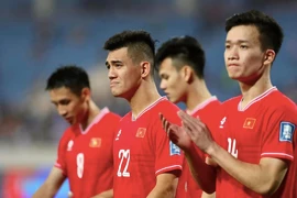Tụt hậu với láng giềng, bóng đá Việt Nam đỏ mắt tìm "thế hệ vàng" mới