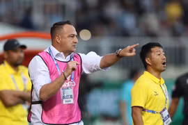 HLV Foiani: "Công an Hà Nội chơi tốt hơn, tiếc là không thể thắng HAGL"