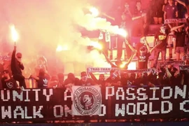 Đề nghị truy tố cổ động viên Thái Lan đốt pháo sáng