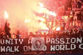 Đề nghị truy tố cổ động viên Thái Lan đốt pháo sáng