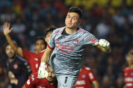 Cứu thua xuất thần, Đặng Văn Lâm gây ấn tượng trong ngày tái xuất