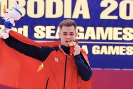 Cử tạ góp Vàng, đoàn Việt Nam bỏ xa Thái Lan