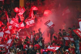 VFF phạt tiền kịch khung, cấm cổ động viên Hải Phòng tới Hàng Đẫy 1 trận