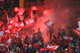 VFF phạt tiền kịch khung, cấm cổ động viên Hải Phòng tới Hàng Đẫy 1 trận