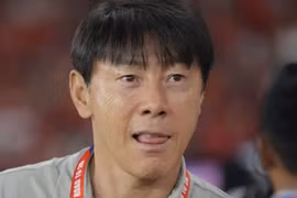 Ông Shin Tae-yong ở lại Indonesia chờ tiền bồi thường