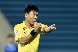 Tạm "treo" trọng tài Trương Hồng Vũ