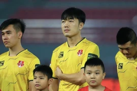 Xuân Trường lỡ cơ hội ra mắt HLV Troussier