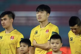 Xuân Trường lỡ cơ hội ra mắt HLV Troussier
