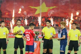 Hai đại diện Việt Nam 'chia nhau' chinh phục cúp C1